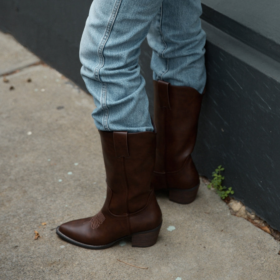 Benny Cowboy Boots - Chocolate Brown Distressed