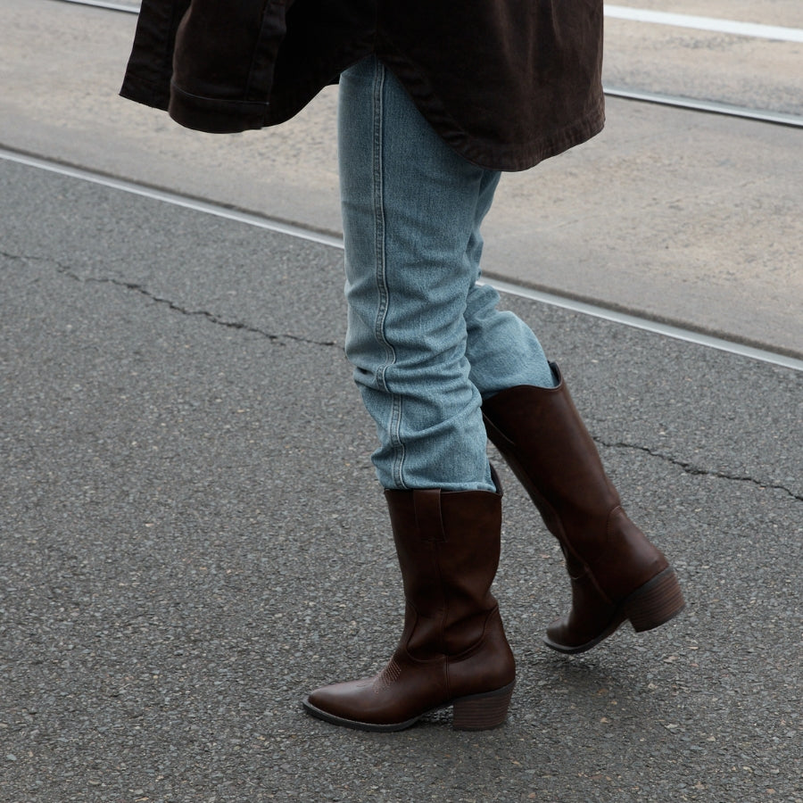 Benny Cowboy Boots - Chocolate Brown Distressed