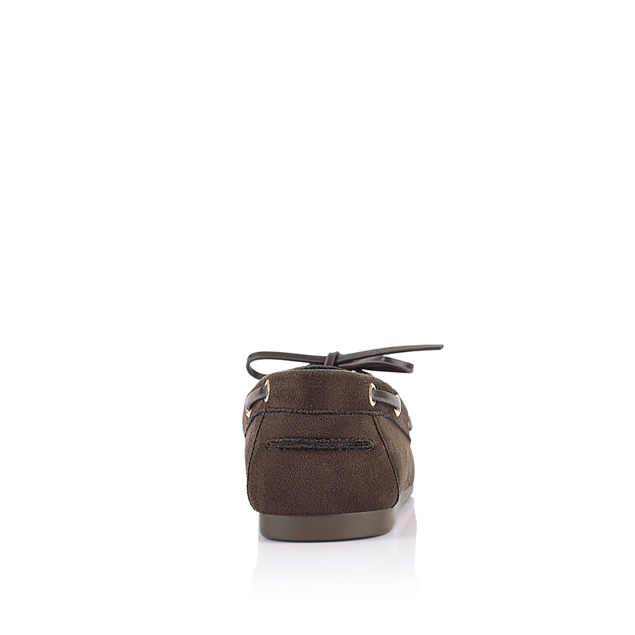Microfibre boat shoe with a rounded toe shape and lace up detailing