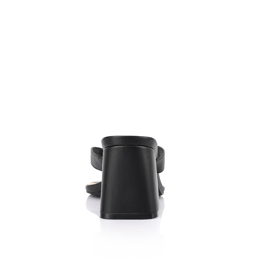 Women's black smooth block thong heel with square toe