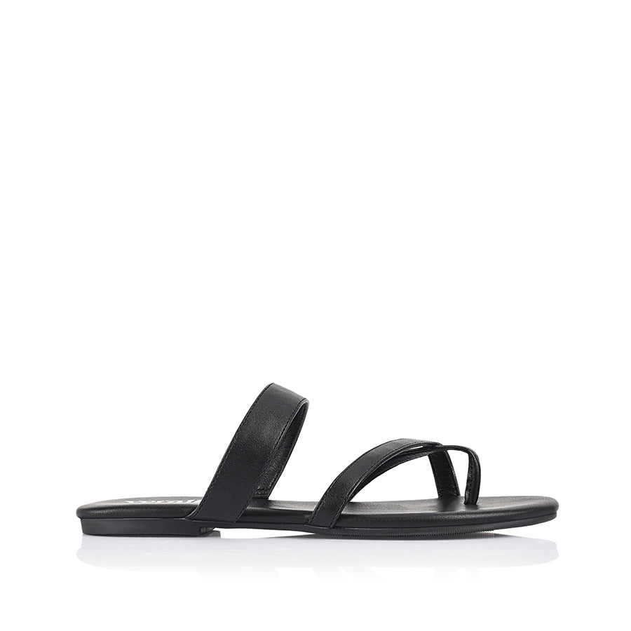 Women's black flat sandal with crossover straps and toe ring