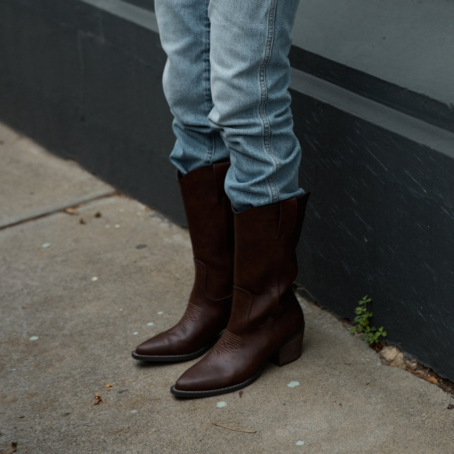 Benny Cowboy Boots - Chocolate Brown Distressed