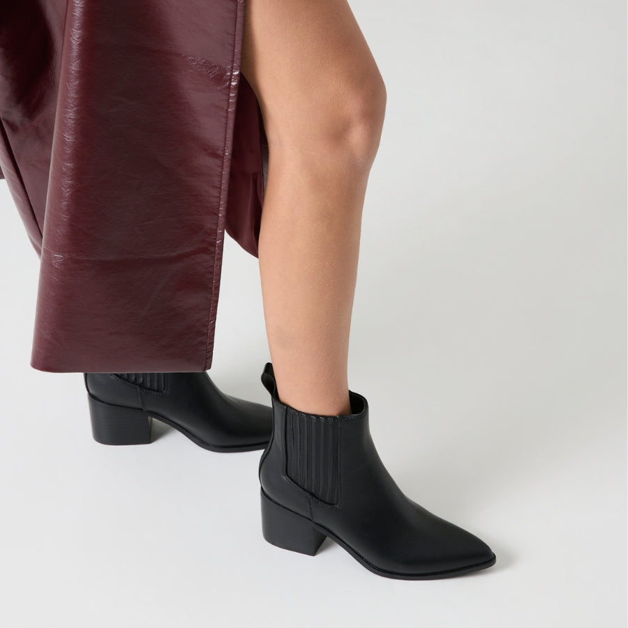 Fillipin Chelsea Ankle Boots - Black Softee