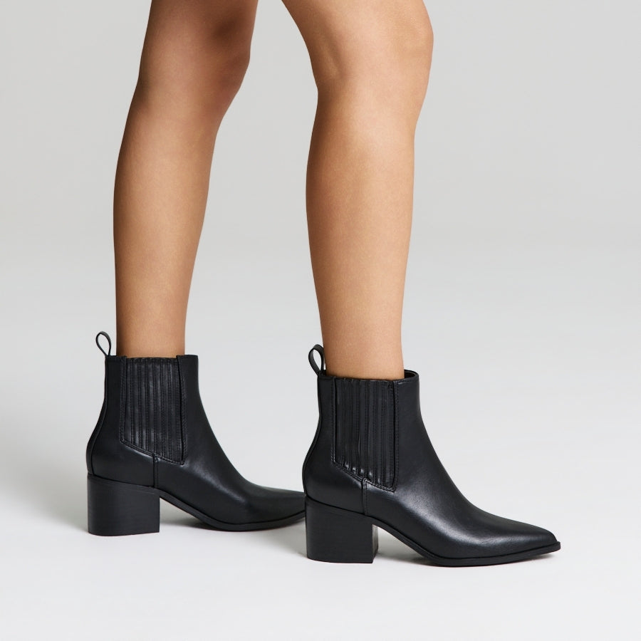 Fillipin Chelsea Ankle Boots - Black Softee