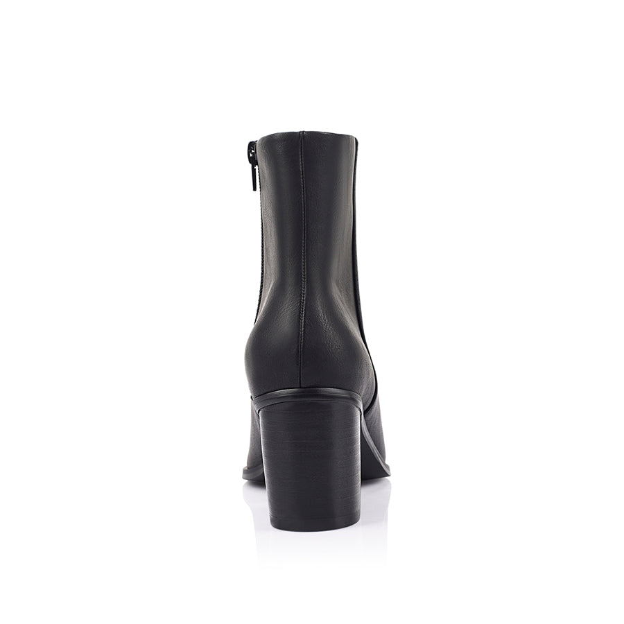 Black ankle boot with zip closure and smooth upper