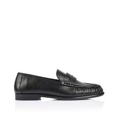 Black leather loafer with ruched toe vamp