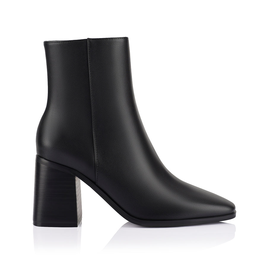 Black ankle boots with a block heel, zip closure and square toe shape