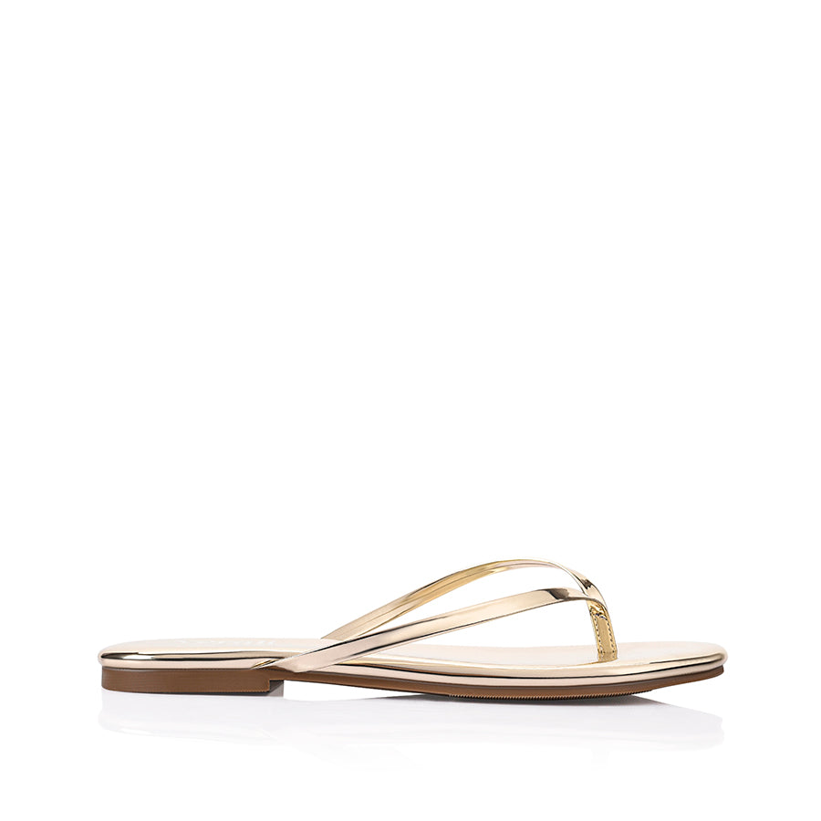 Women's vegan flat thongs in metallic gold mirror